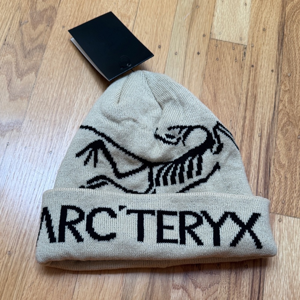 NWT Fernie toque Arc'teryx Tan and Black Logo Beanie